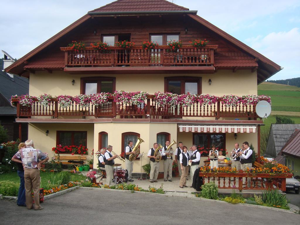 Penzion Deny Ždiar Exteriör bild
